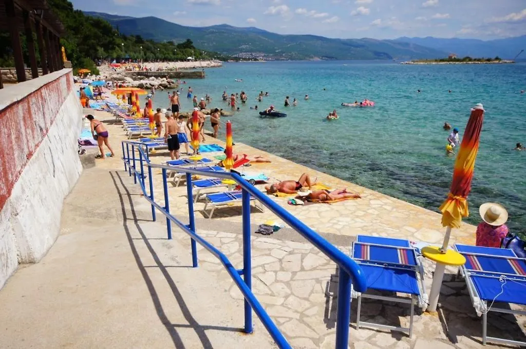Apartment In Novi Vinodolski With Sea View, Terrace, Air Conditioning, Wi-Fi