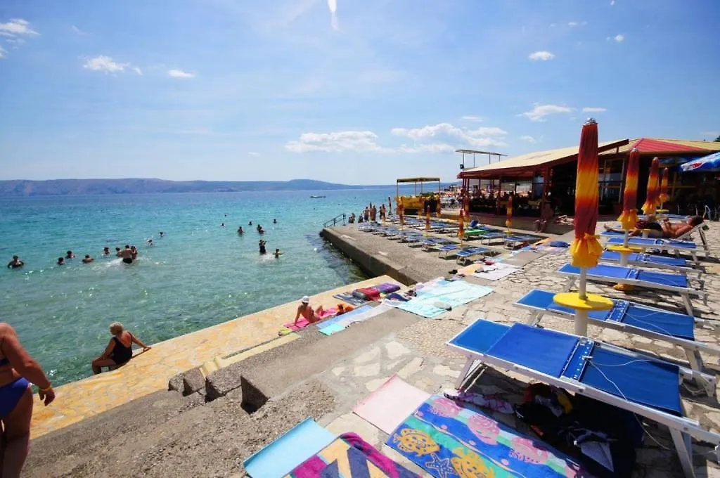 Apartment In Novi Vinodolski With Sea View, Terrace, Air Conditioning, Wi-Fi